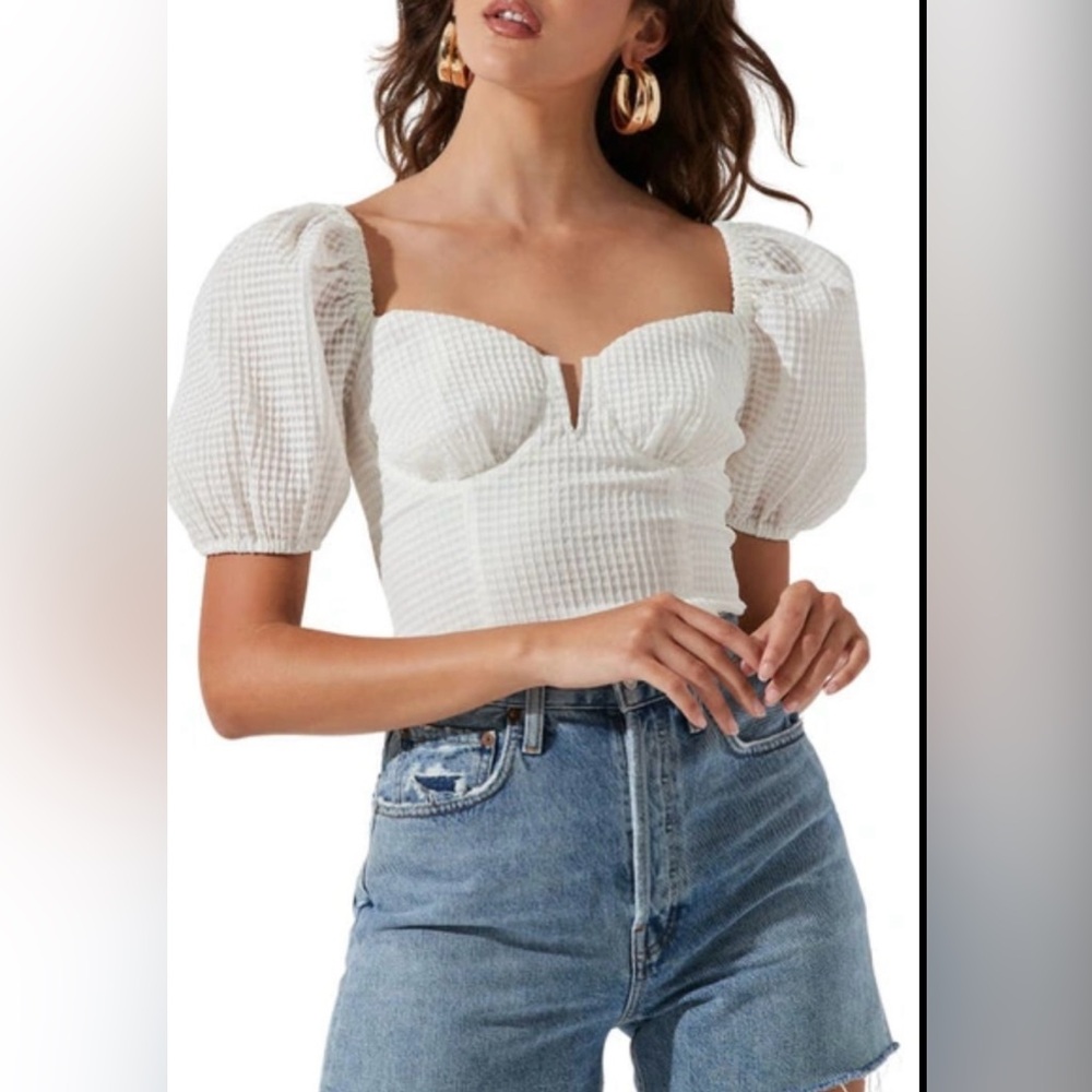 Astr the label Daydreamer Top in White
ASTR the Label
Color:White